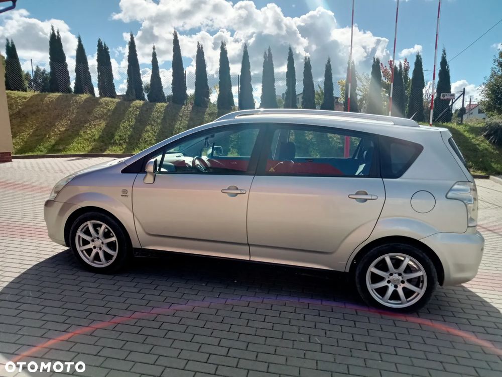 Toyota Corolla Verso - 3