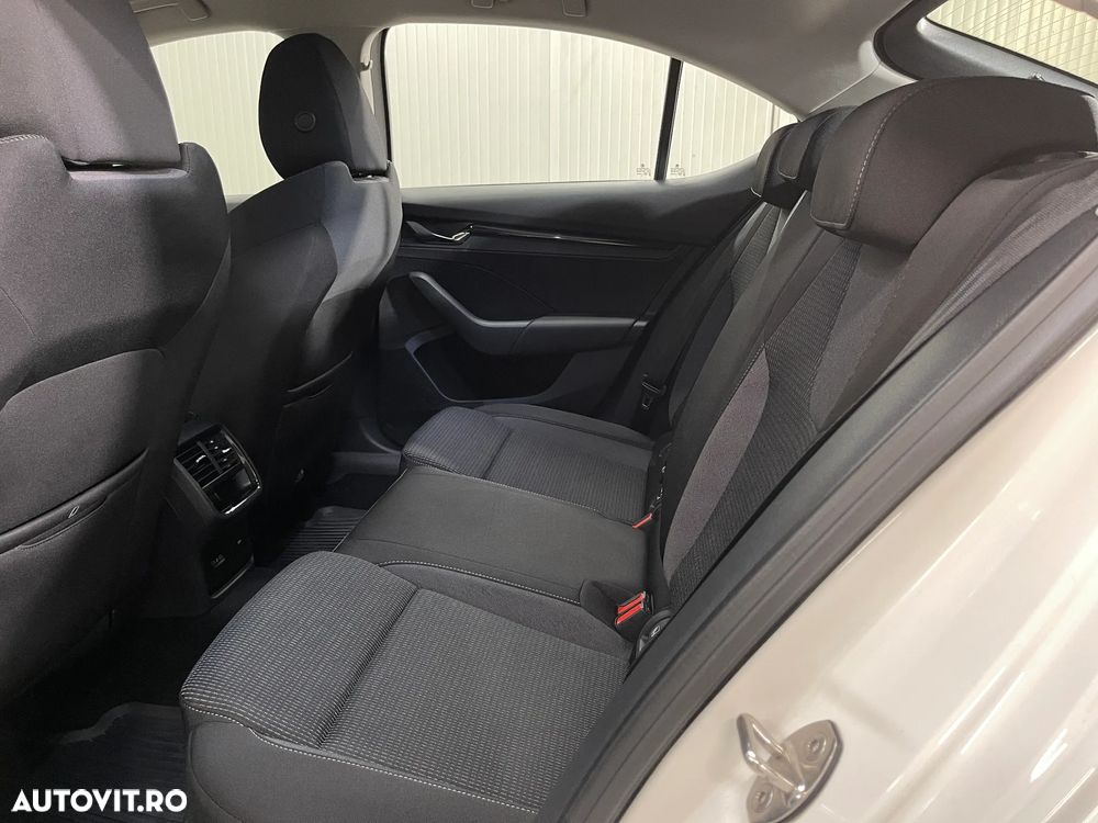 Skoda Octavia 1.5 TSI Ambition - 11