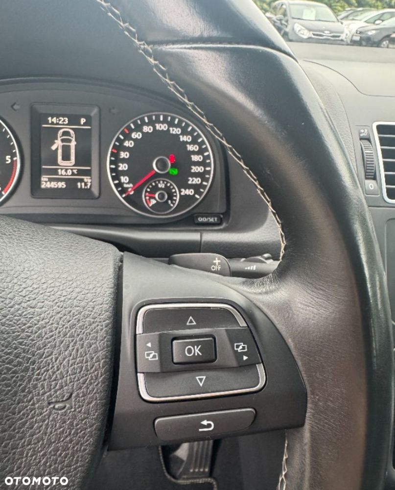 Volkswagen Touran - 25