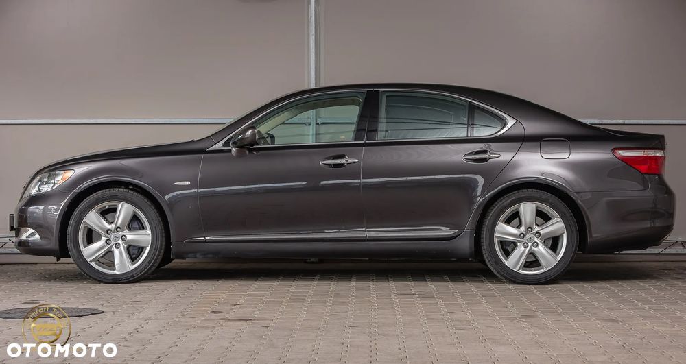 Lexus LS - 4