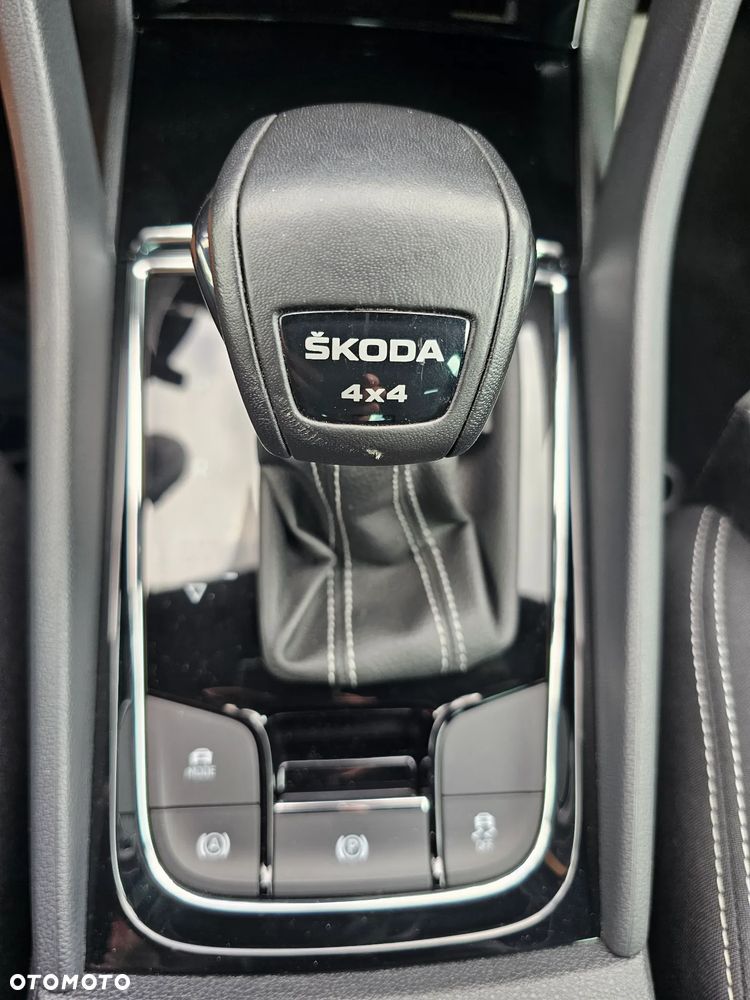 Skoda Karoq 2.0 TSI 4x4 DSG Sportline - 16