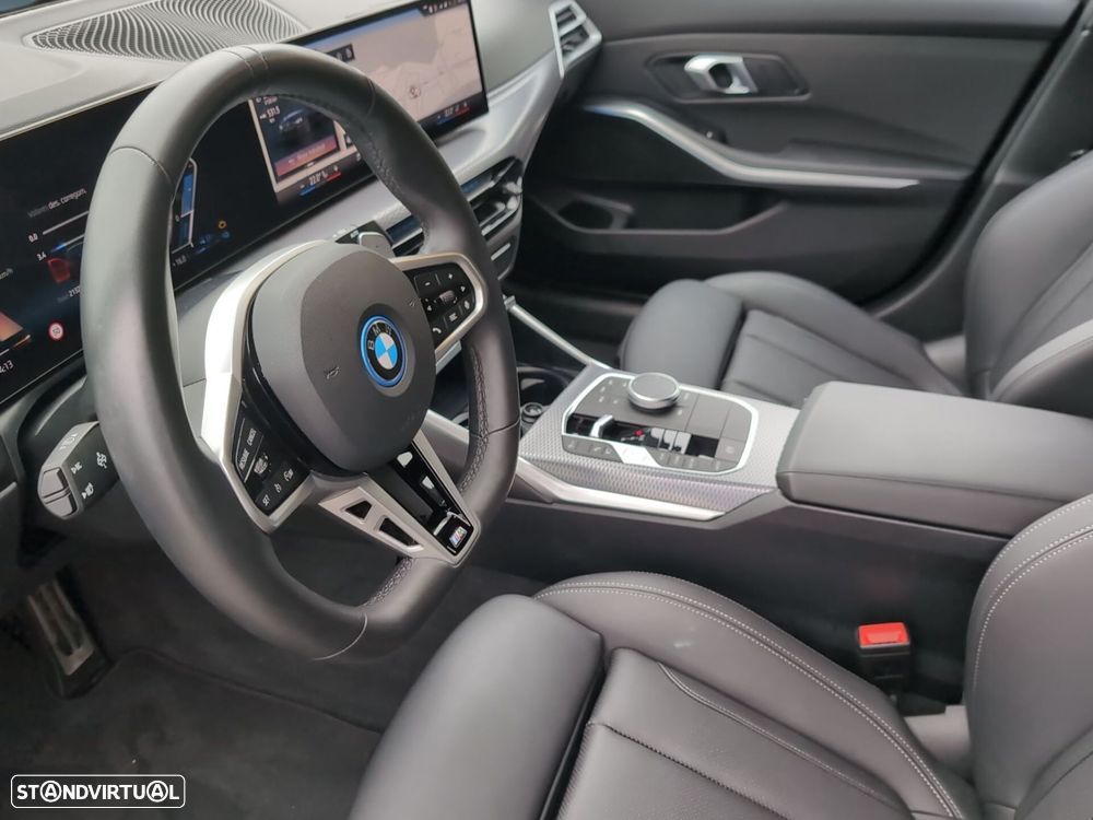 BMW 330 e Pack Desportivo M Auto - 11