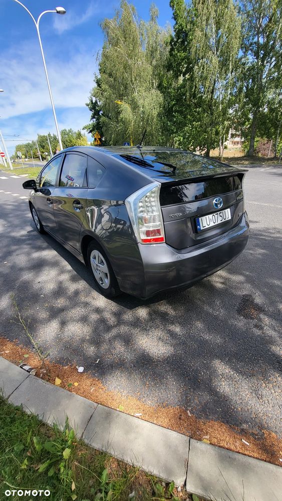 Toyota Prius - 4
