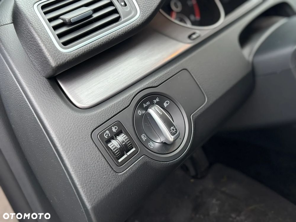 Volkswagen Passat - 25