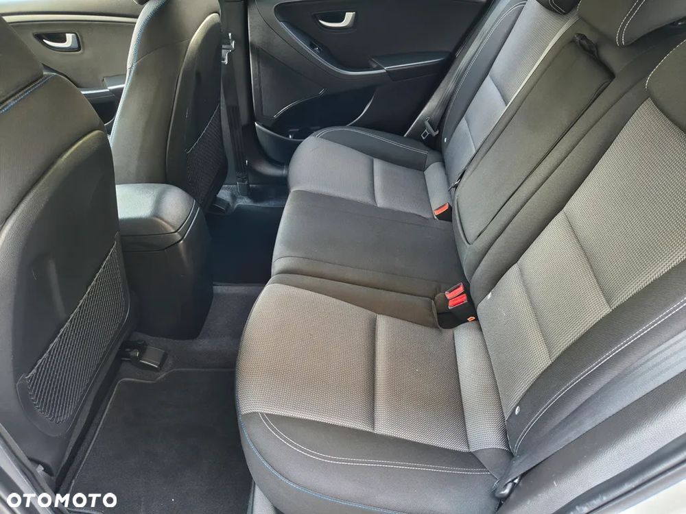 Hyundai i30 blue Kombi 1.4 Passion - 25