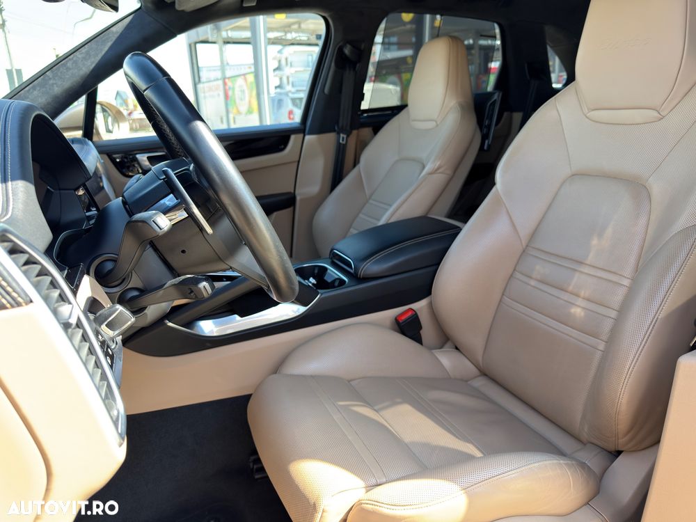 Porsche Cayenne Turbo - 32