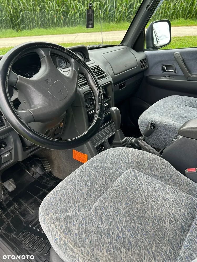 Mitsubishi Pajero 2.5 TD GLS - 11