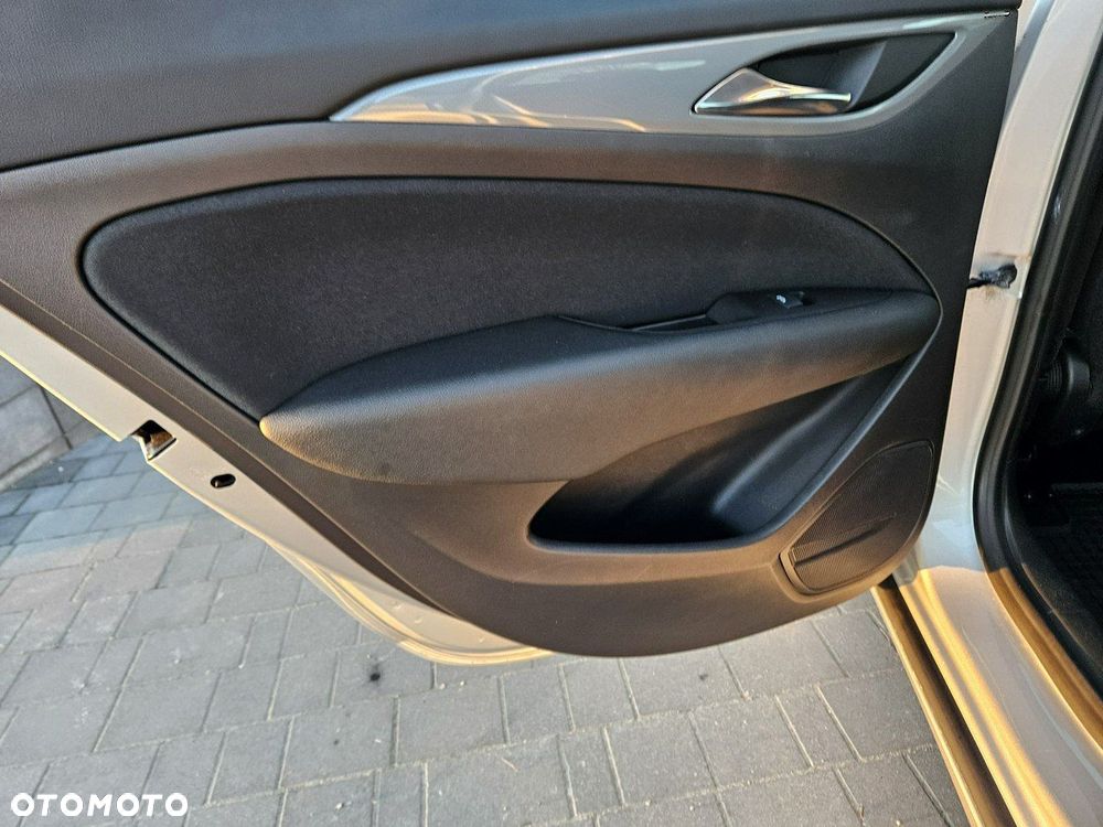 Opel Insignia - 18