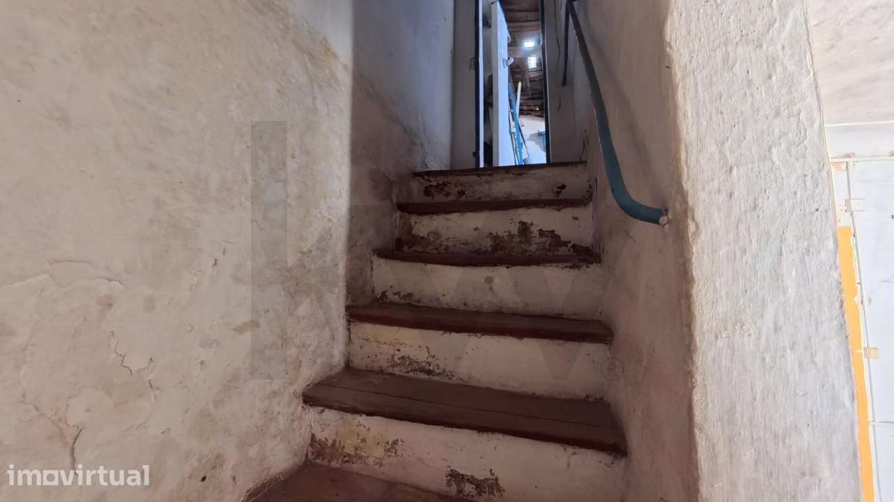 Apartamento para renovação total no centro histórico de Portalegre - Grande imagem: 5/11
