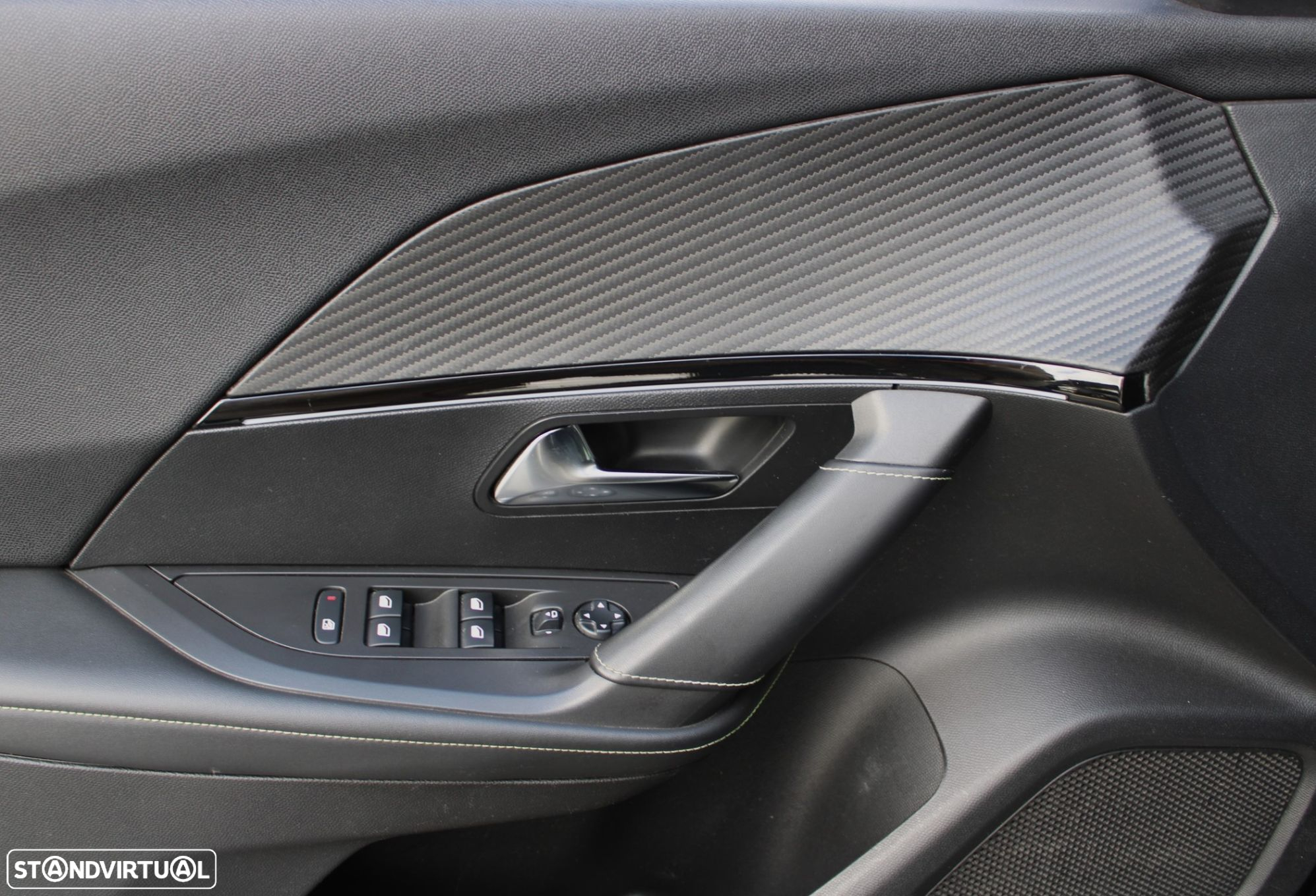 Peugeot 2008 PureTech 130 GT - 16