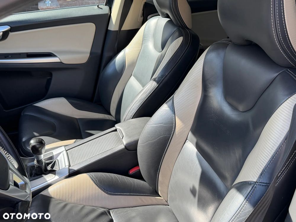 Volvo XC 60 DRIVe R-Design - 9