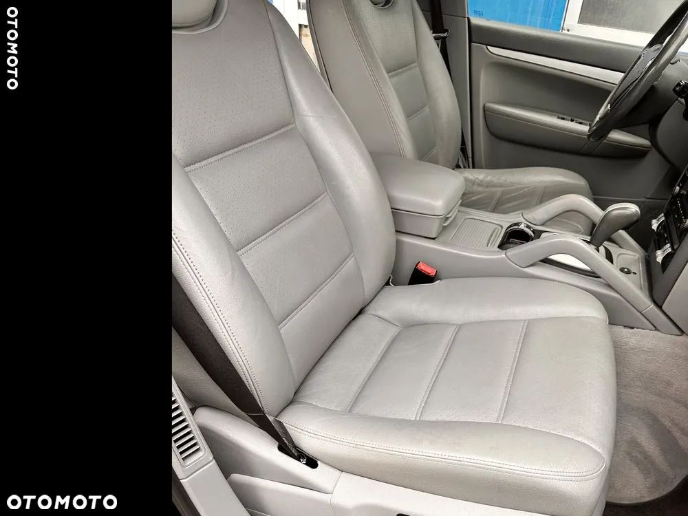 Porsche Cayenne Standard - 25