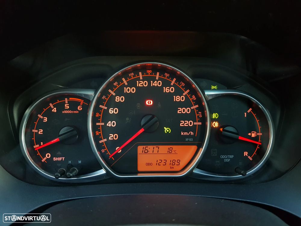 Toyota Yaris 1.4 D-4D Sport+P.Techno +T.Panoramico - 27