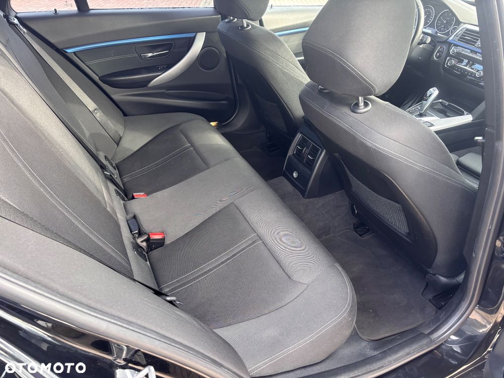 BMW Seria 3 320d M Sport - 13