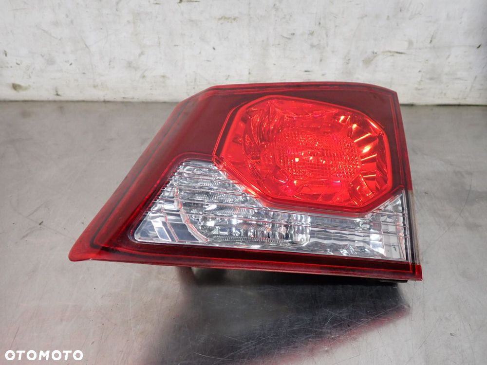 LAMPA PRAWA TYLNA W KLAPIE HONDA CIVIC 1.4 VIII FD3 - 2
