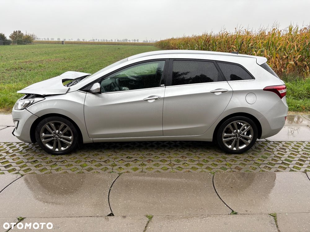 Hyundai i30 blue 1.6 CRDi Passion - 4