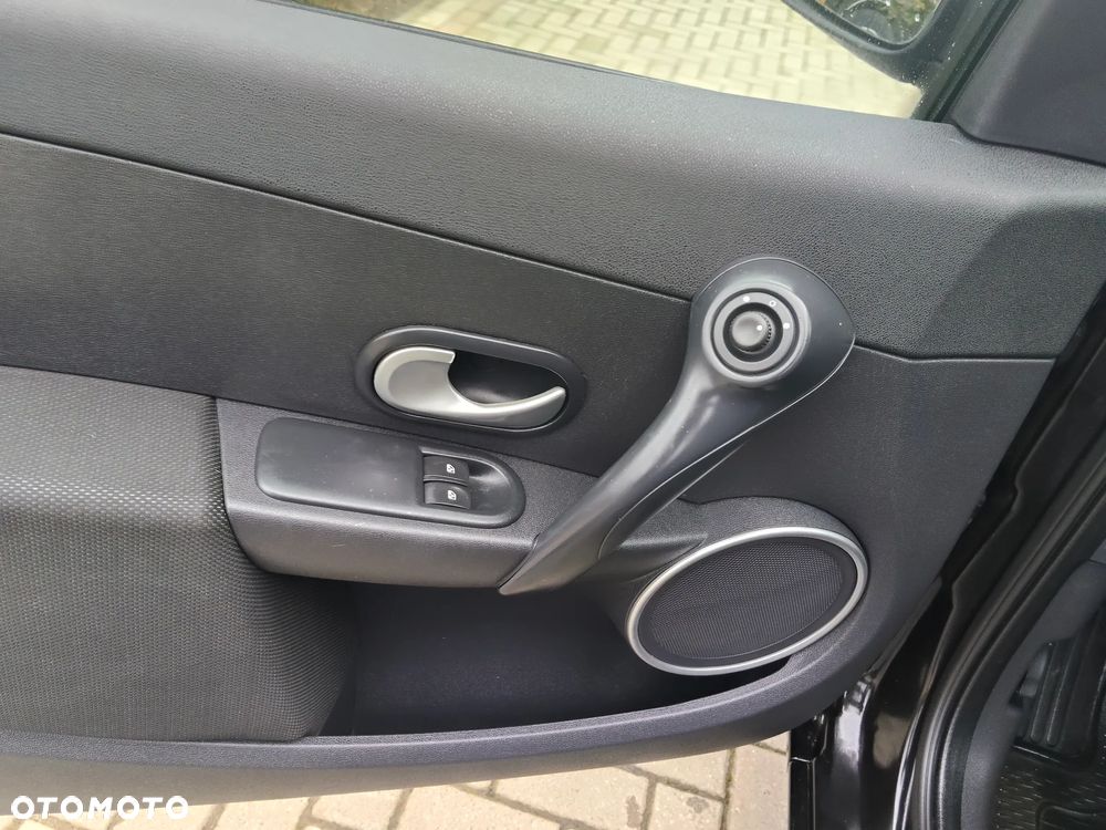 Renault Clio 1.2 16V 75 Experience - 30