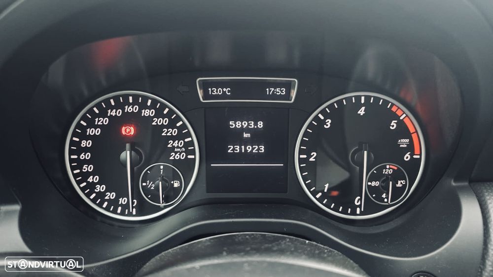 Mercedes-Benz A 180 CDI (BlueEFFICIENCY) Urban - 3