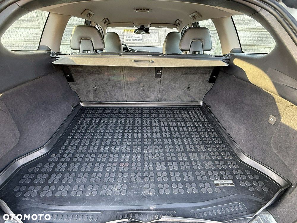 Volvo XC 60 D4 Momentum Pro - 21