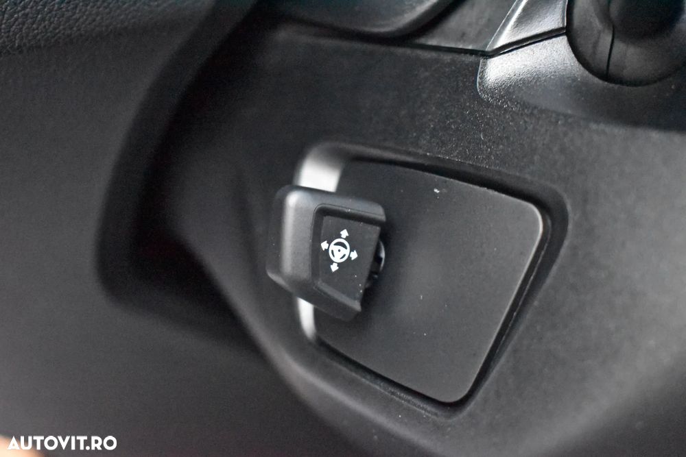 BMW Seria 5 520d xDrive AT - 30