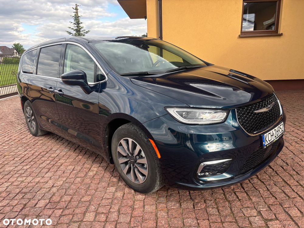 Chrysler Pacifica - 1
