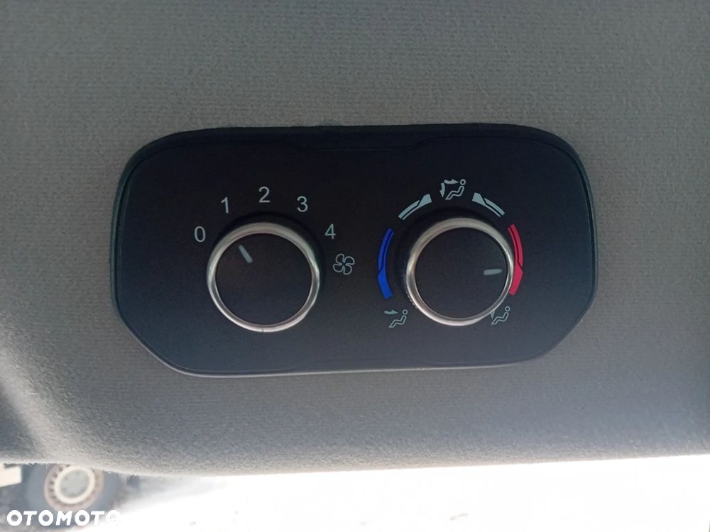 Ford Tourneo Custom - 17