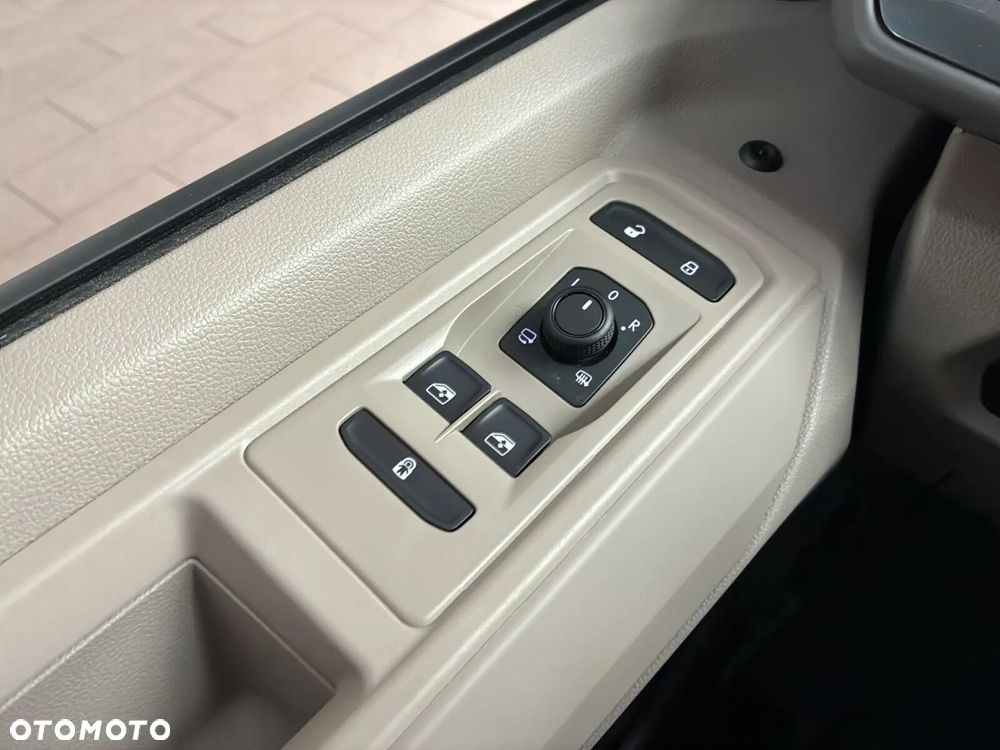 Volkswagen Multivan - 27