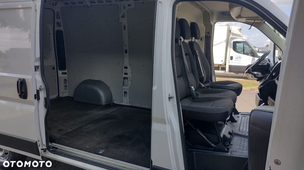 Fiat Ducato furgon L2H2 – 3,3t salon PL – ASO – czujniki – drzwi 180 - 12