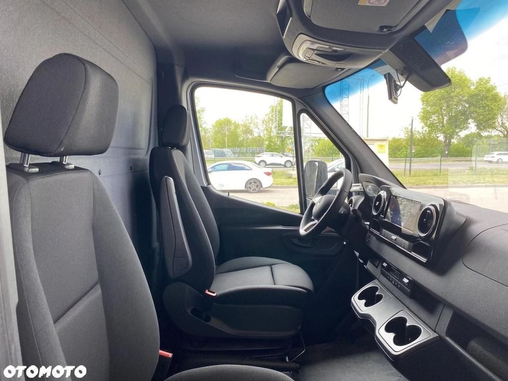 Mercedes-Benz Sprinter - 12