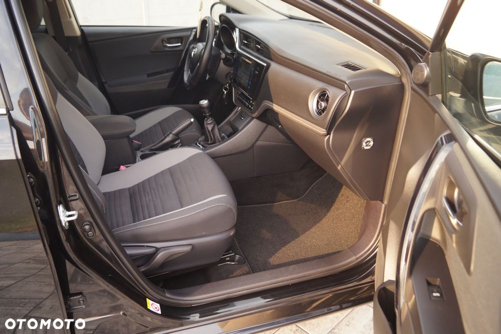 Toyota Auris 1.6 D-4D Executive - 27