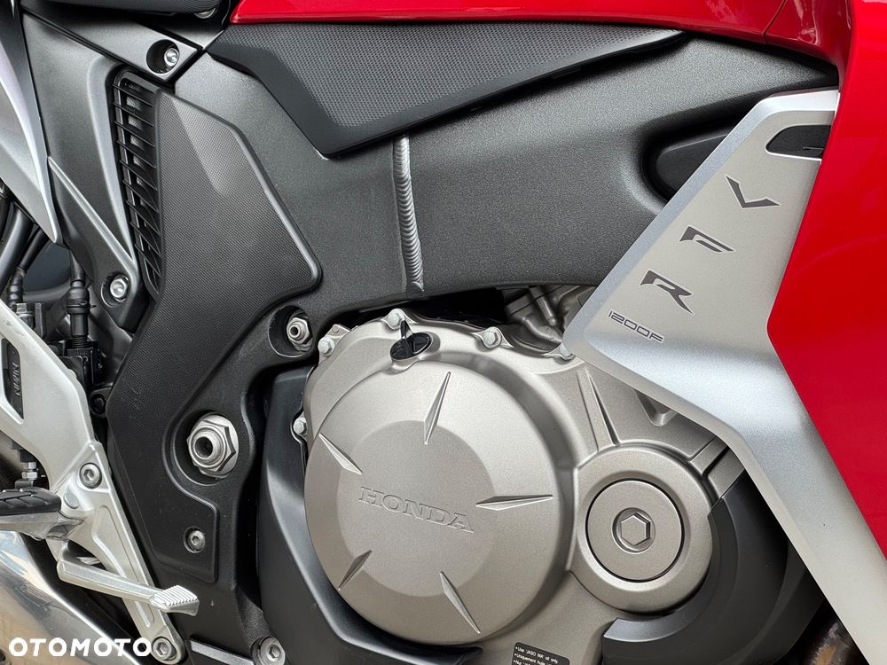 Honda VFR - 13