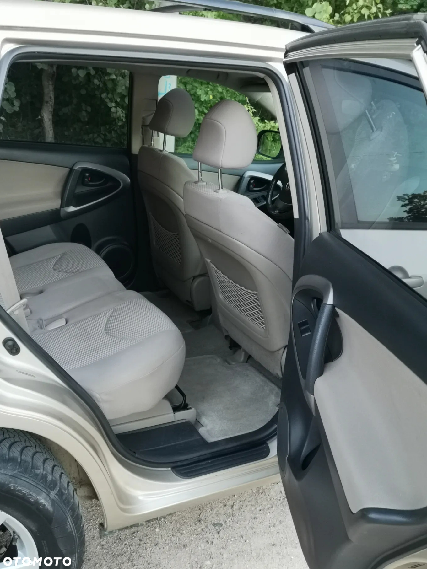 Toyota RAV4 - 10