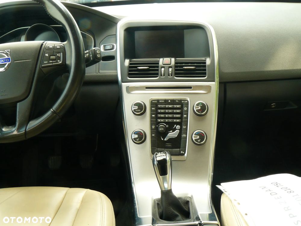 Volvo XC 60 D3 Momentum - 8