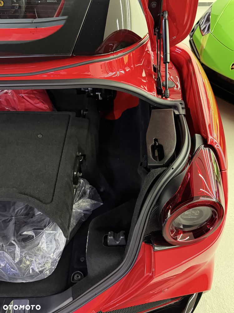 Ferrari Portofino M - 18
