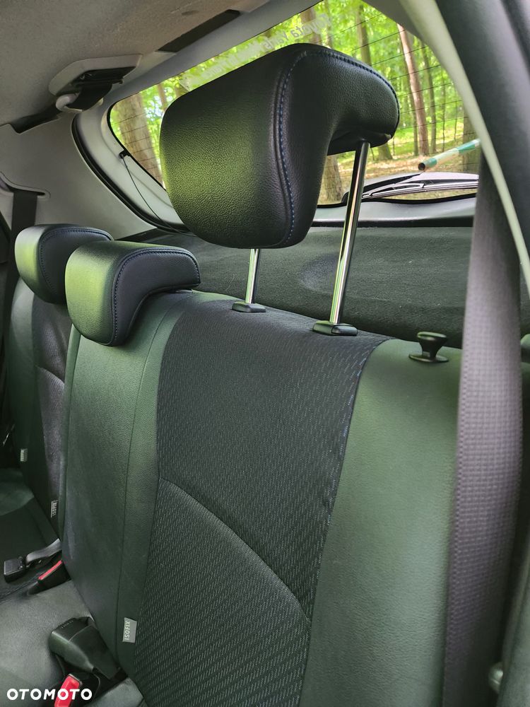 Toyota Yaris Hybrid 100 Premium - 26