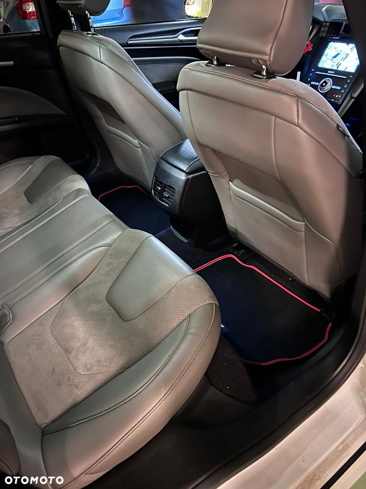 Ford Fusion - 19
