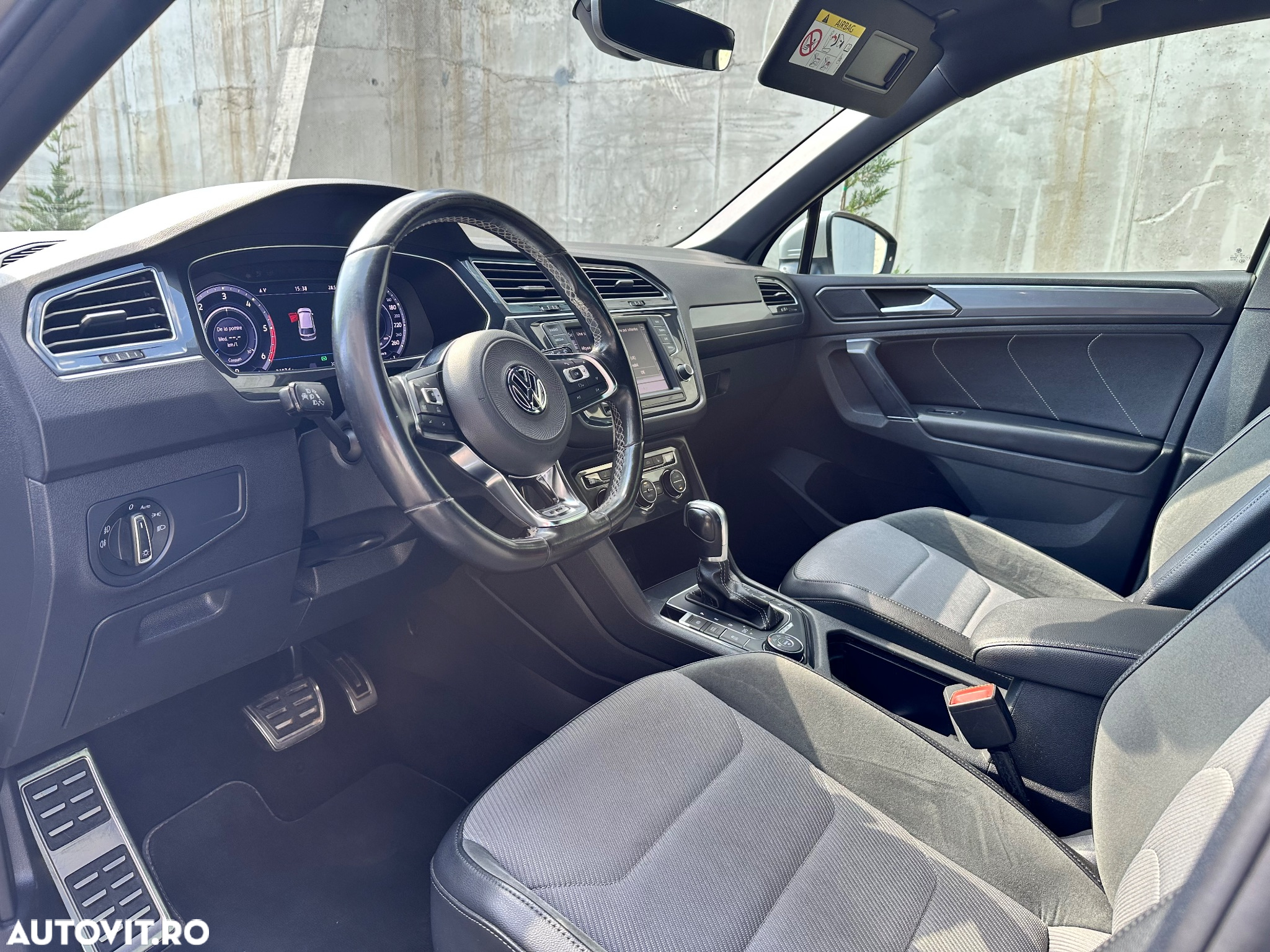Volkswagen Tiguan 2.0 TDI SCR 4MOTION DSG R-Line - 9