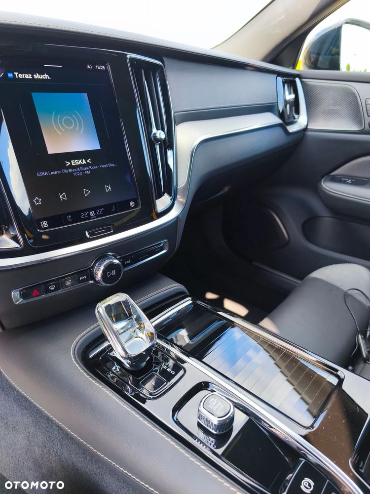 Volvo V60 T8 AWD Plus Dark - 20