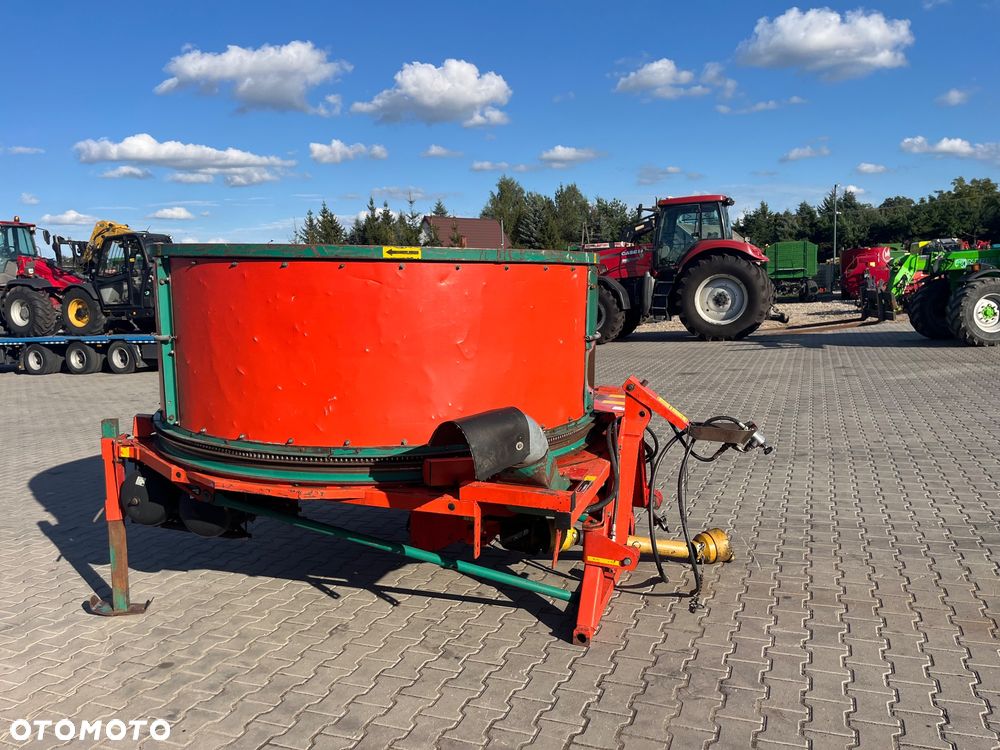 Kverneland Taarup 807