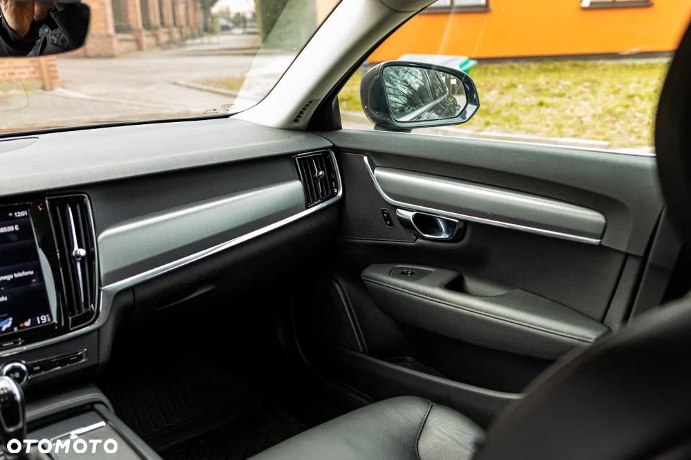 Volvo V90 D3 Momentum - 29