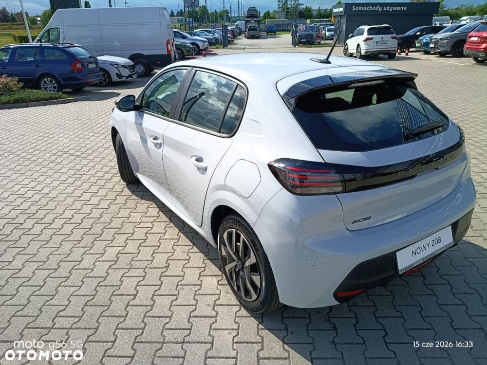 Peugeot 208 - 8