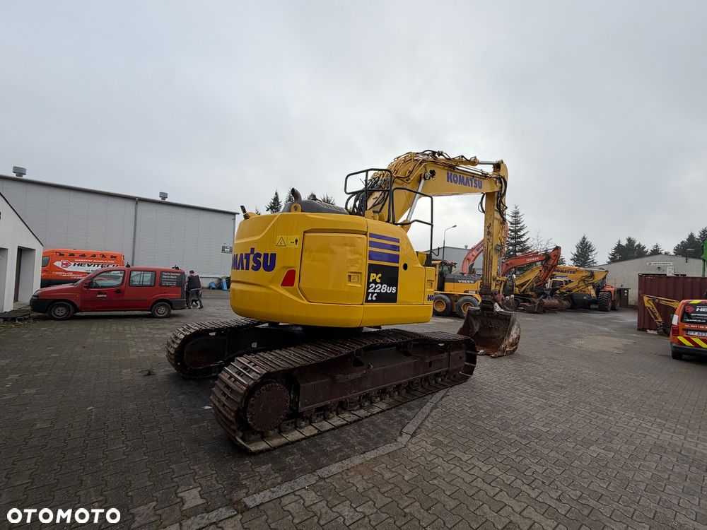 Komatsu PC228US-10 - 3