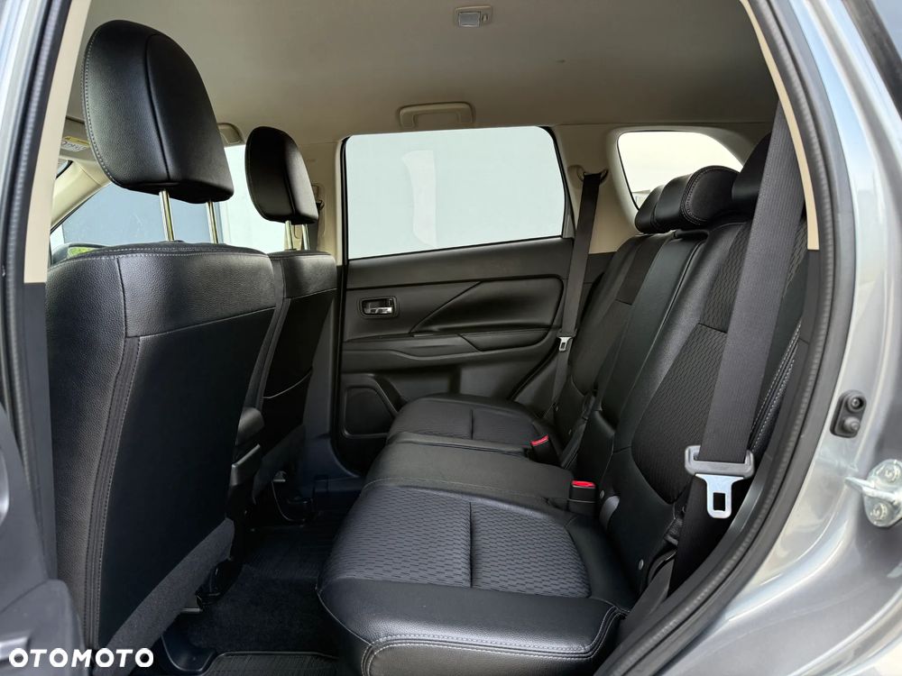 Mitsubishi Outlander - 25