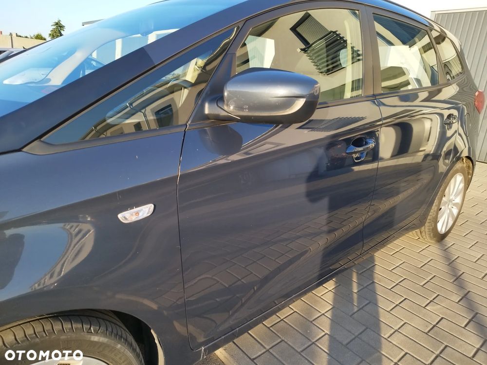 Kia Carens 1.6 GDI M - 13