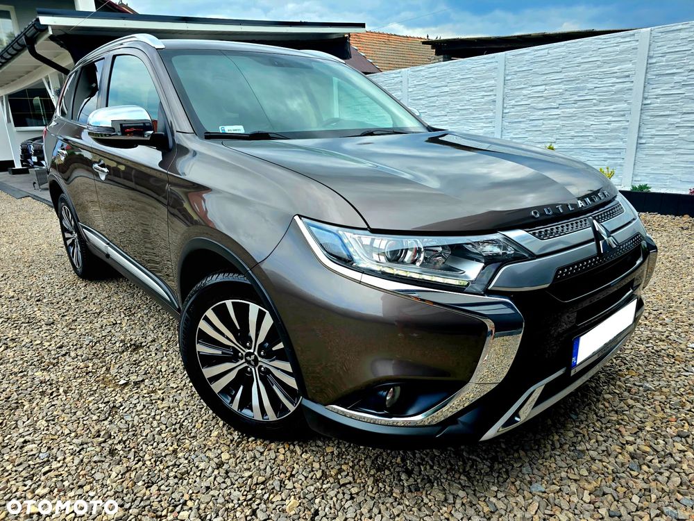 Mitsubishi Outlander 2.0 Instyle + 4WD CVT - 5