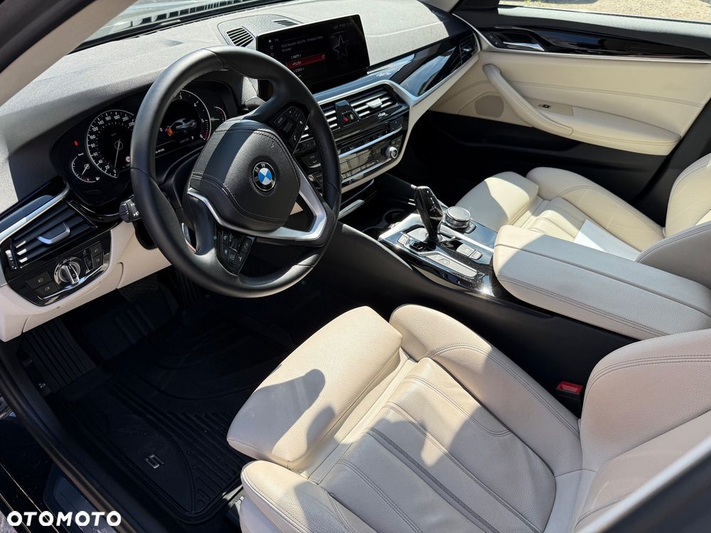 BMW Seria 5 520d xDrive Luxury Line sport - 9
