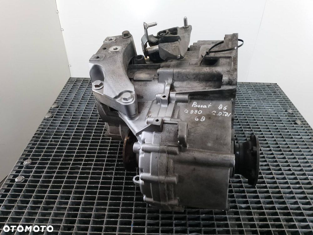 SKRZYNIA BIEGÓW MANUALNA VW PASSAT B6 HDV 2.0 TDI - 5