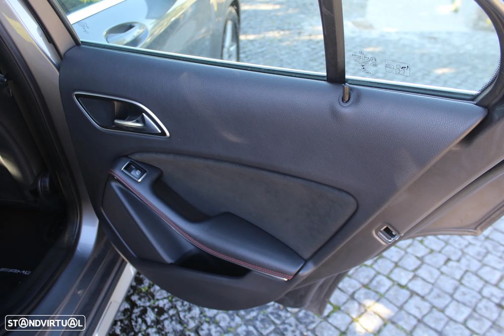 Mercedes-Benz GLA 220 CDi AMG Line 4-Matic - 28