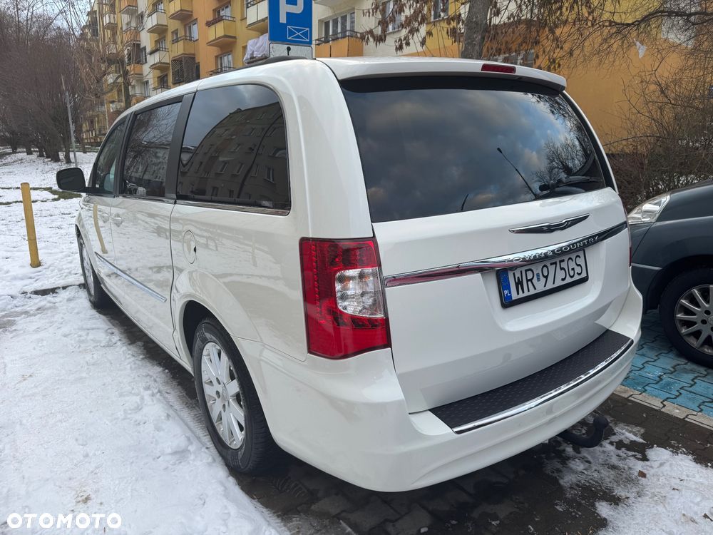 Chrysler Town & Country - 7