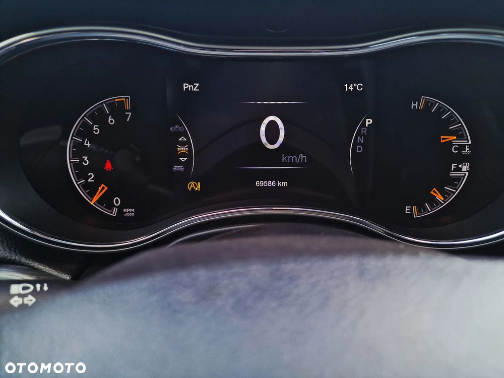 Jeep Grand Cherokee - 24